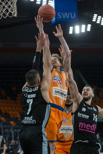 更多的悬念 更多的悬念